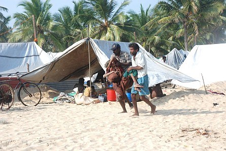 'மக்கள் பாதுகாப்பு வலய' பகுதிகளில்  கொத்துக்குண்டு எறிகணைத் தாக்குதல்