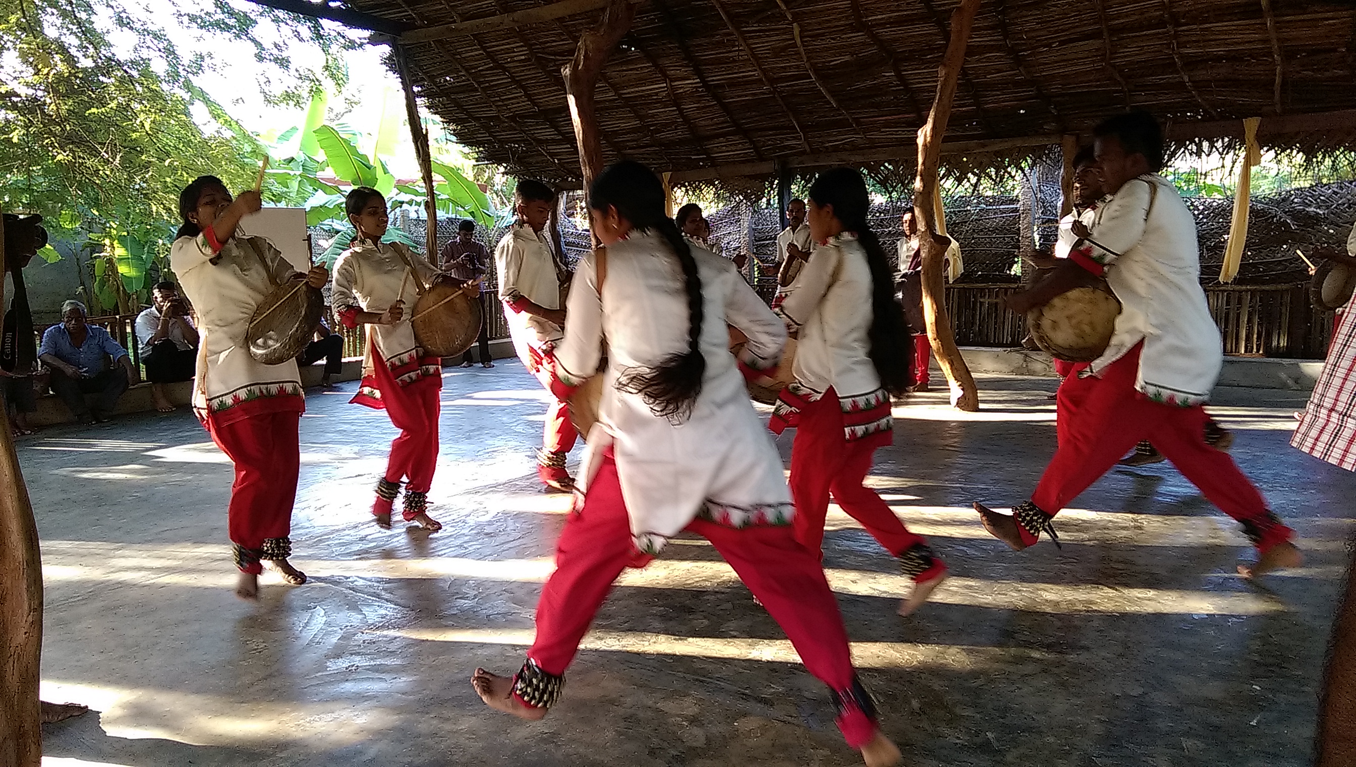 தமிழ் பாரம்பரிய பறை ஆற்றுகை