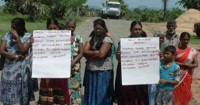 மணல் அகழ்வைக் கண்டித்தும், வனப் பகுதிகளில் மரம் வெட்டுவதை தடுக்குமாறு கோரியும் மட்டக்களப்பில் ஆர்ப்பாட்டம்!