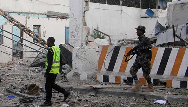 சோமாலியா: உணவகம் மீது தற்கொலைப்படை தாக்குதலில் 18 பேர் பலி!