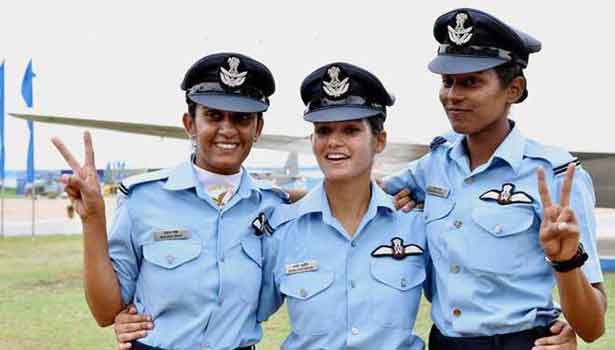 போர் விமானங்களில் முதல் மூன்று பெண்கள் நியமனம்!