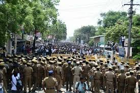 தூத்துக்குடி கலவர துப்பாக்கிச் சூட்டில் எஸ்.எஸ்.எல்.சி. மாணவி உள்பட 9 பேர் பலி 3 பேர் நிலைமை கவலைக்கிடமாக உள்ள நிலையில் 65 பேர்  தடியடியில் காயமடைந்துள்ளனர்.