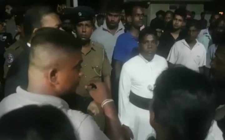 உண்மைக்கு புறம்பாக கருத்து வெளியிடும் காவல்துறை,