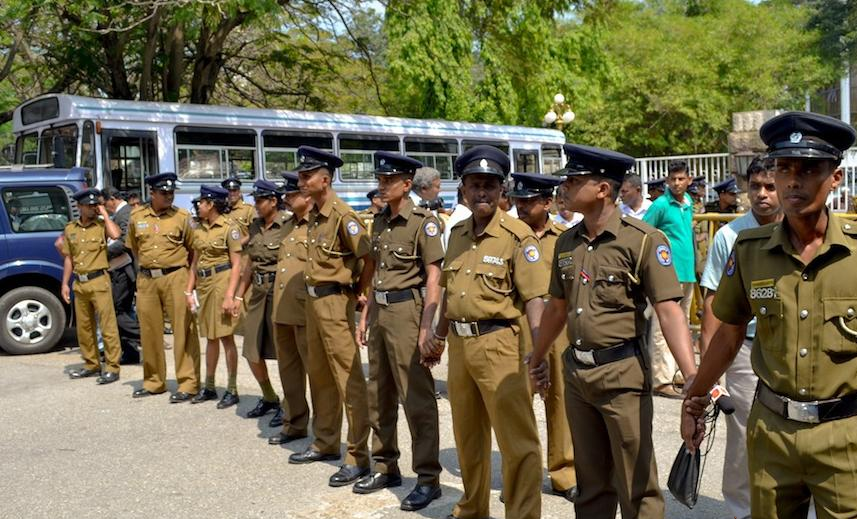 மல்லாகம் பகுதியில் பலத்த பாதுகாப்பு!இளைஞனின் இறுதி ஊர்வலம்...