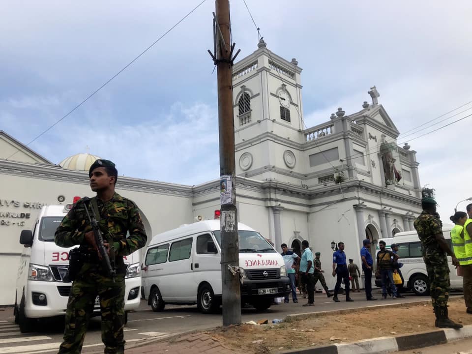 ஒரே பார்வையில் – இலங்கையின் குண்டு வெடிப்புகளும் கண்டனங்களும் வேண்டுதல்களும்